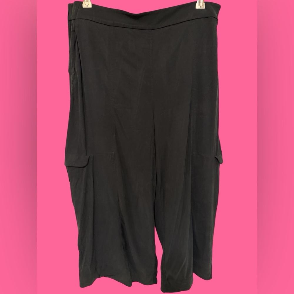 Lululemon Athletica Black Cupro Capris Cargo Pants - Picture 2 of 13